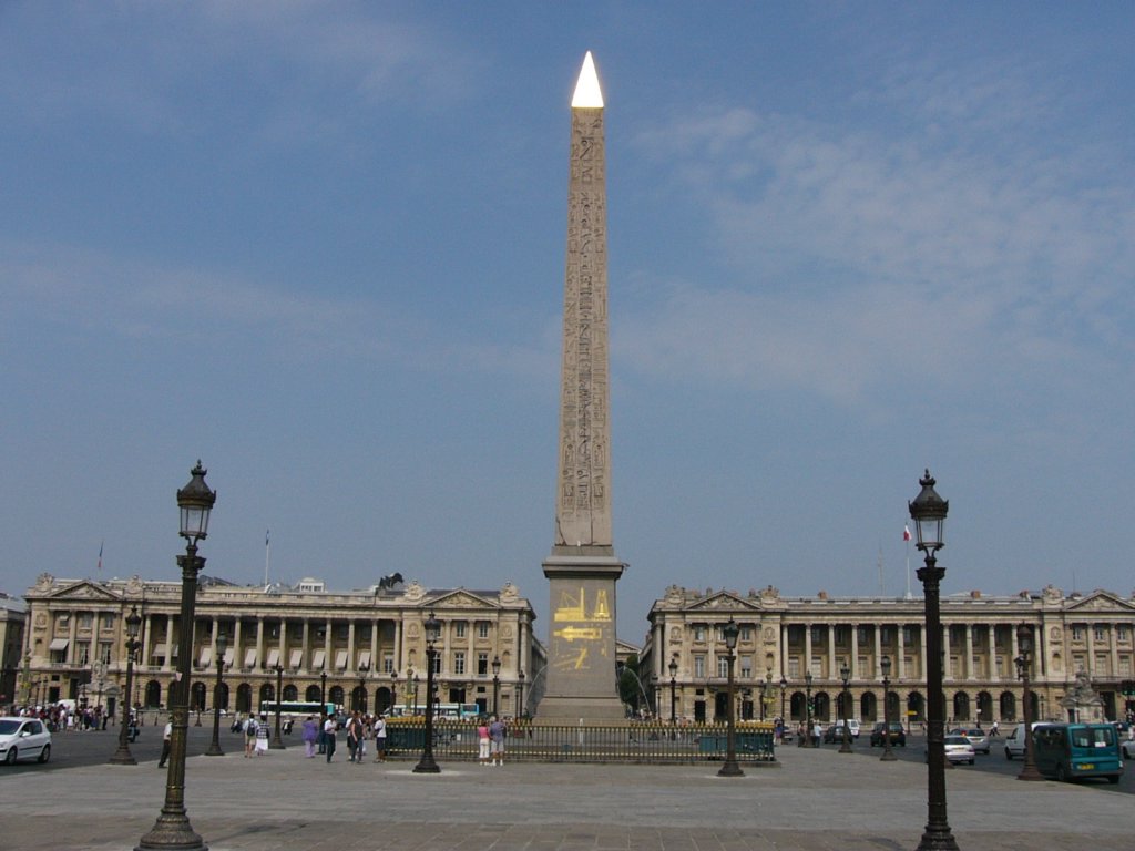 El obelisco de la plaza de la Concordia en París, en peligro